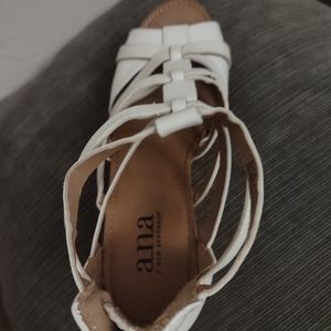 WHITE ANA WEDGES